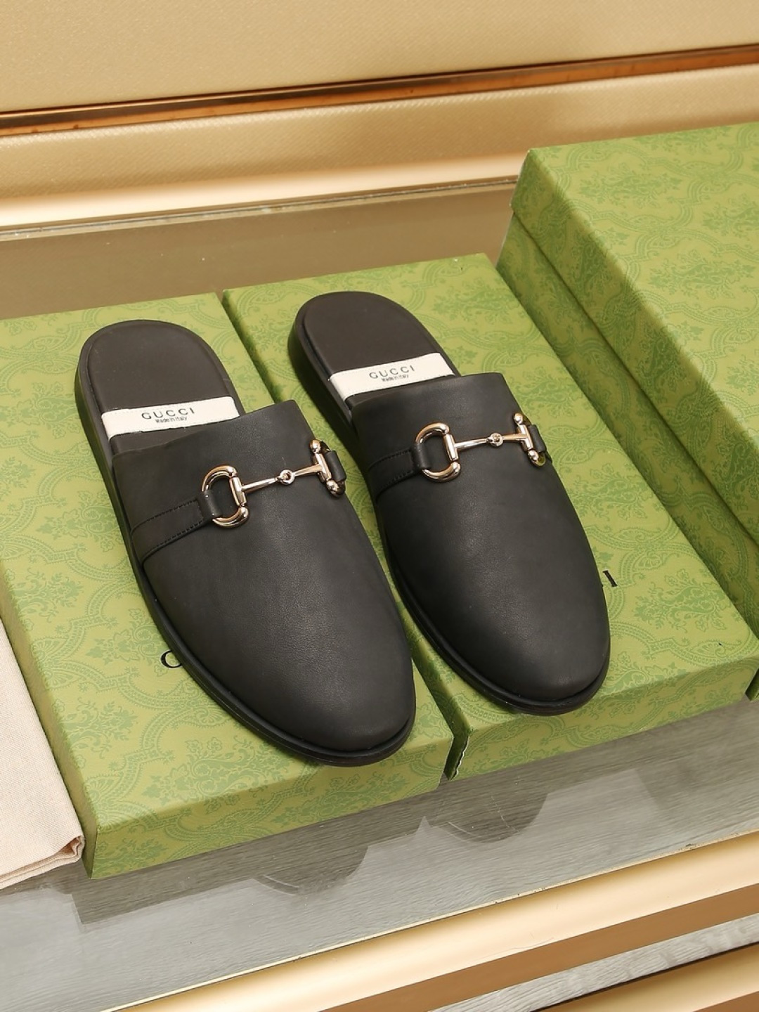 NO:273633,Factory [GUCCI] half-stool shoe official website 1:1 open mold customization, upgraded version of the sole, lighter and non-slip. Upper top layer cowhide, brand combination outsole market top quality, fashion and trendy, versatile and popular, simple and tasteless, 38-45 (45 can be customized), gucci, cowhide19860909工厂【GUCCI】包头鞋半托官网1:1开模定制,升级版大底,更轻便,防滑.鞋面头层牛皮,品牌组合大底市场顶级品质,时尚主打潮流,百搭爆款,简单不失品味,码数38-45（45可定做）,,gucci,cowhide,Men's shoes