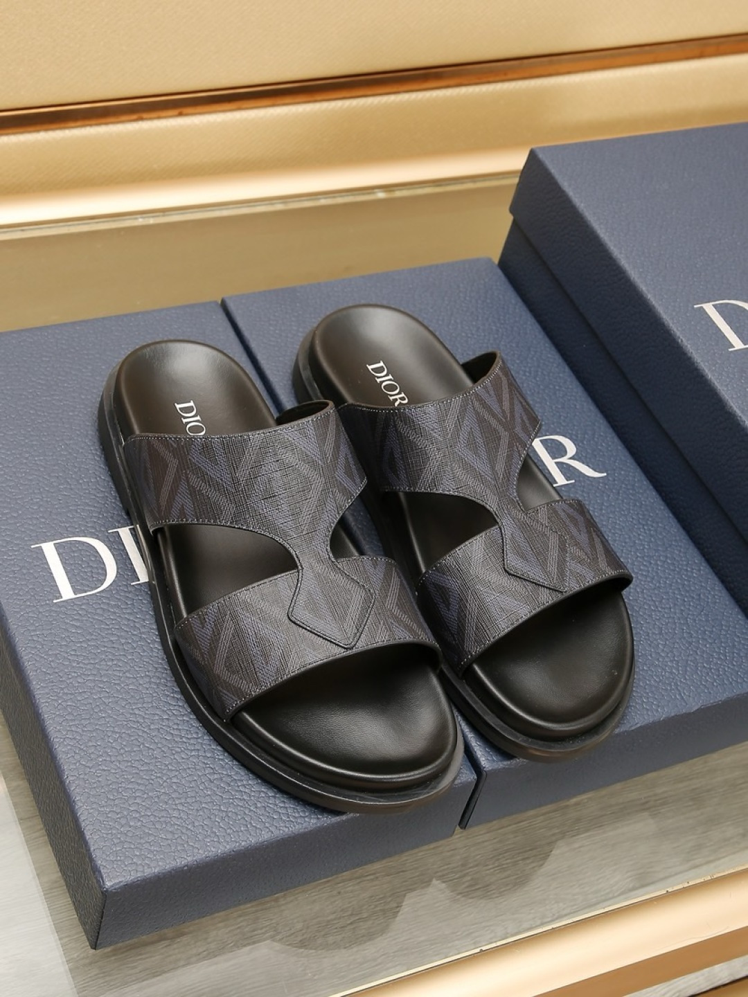 NO:273630,Factory [Dior] Dior Shoes official website 1:1 open mold customization, upgraded version of the sole, lighter and non-slip. Special rubber for upper brand, brand combination of the sole market top quality, fashion and trendy, versatile and popular, simple and tasteless, 38-45 (45 can be customized),,dior,dior19860909工厂【Dior】迪奥托鞋官网1:1开模定制,升级版大底,更轻便,防滑.鞋面品牌专用胶料,品牌组合大底市场顶级品质,时尚主打潮流,百搭爆款,简单不失品味,码数38-45（45可定做）,,dior,dior,Men's shoes