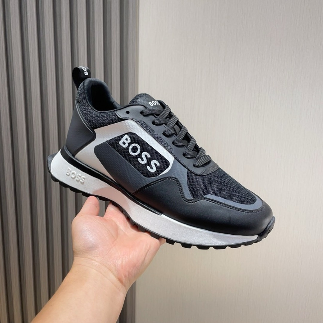 NO:589608,Factory [BOSS] new men's sports shoes. New models of well-known sports brands are grandly launched. They are shipped with luxurious and high-end designs. The uppers are made of original customized breathable mesh fabric (sheepskin feet). The laminated design upper lines have distinct layers and lightweight rubber outsole. Light luxury style, the upper is breathable and not stuffy, simple and elegant, and the upper foot is comfortable and trendy. Size38-44 (45 customized, non-refundable), sneakers, sheepskin19860909工厂【BOSS】新款男仕运动鞋 知名运动品牌新款隆重上市 以奢华高端设计出货 鞋面采用原版定制透气网布制作（羊皮垫脚） 叠层设计鞋面线条感层次分明,轻质橡胶大底.轻奢风格,鞋面透气不闷脚,简约大气,上脚舒适富有潮流感.Size38-44（45定做不退换）,,sneakers,sheepskin,Men's shoes