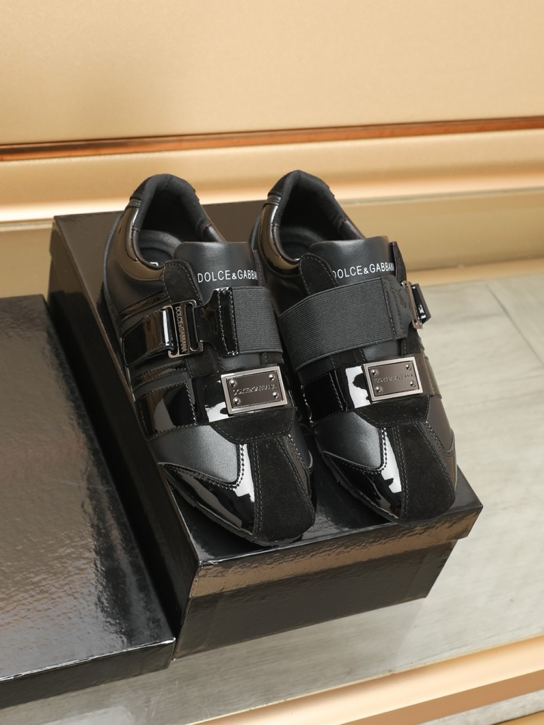 NO:273927,New Dolce & Gabbana/top original single DG heavy industry series, new casual and fashionable shoes have simple and atmospheric style, fashionable and elegant. The upper is original top layer calfskin, comfortable sheepskin lining. The original special electroplating combination sole is exquisite and luxurious, and super A-level!  The style comparison counter is genuine, Size38-44, Dolce & Gabbana, cowhide, sheepskin19860909新款Dolce＆Gabbana/顶级原单DG重工系列,新款休闲时尚鞋版型简洁大气,时尚专属时尚又大方.鞋面原版头层小牛皮,舒适的羊皮内里.原版特制电镀组合大底,精致奢华,超A级别！版型对比专柜正品,丝毫不差Size38-44,,Dolce&Gabbana,cowhide,sheepskin,Men's shoes