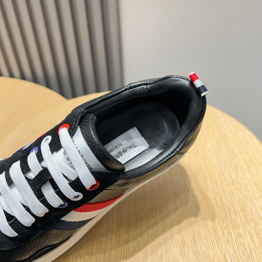 Thom Browne Men's Black Leather Sneakers with Signature Stripe Detail 5 cmp i1744653011362 7197 0 3