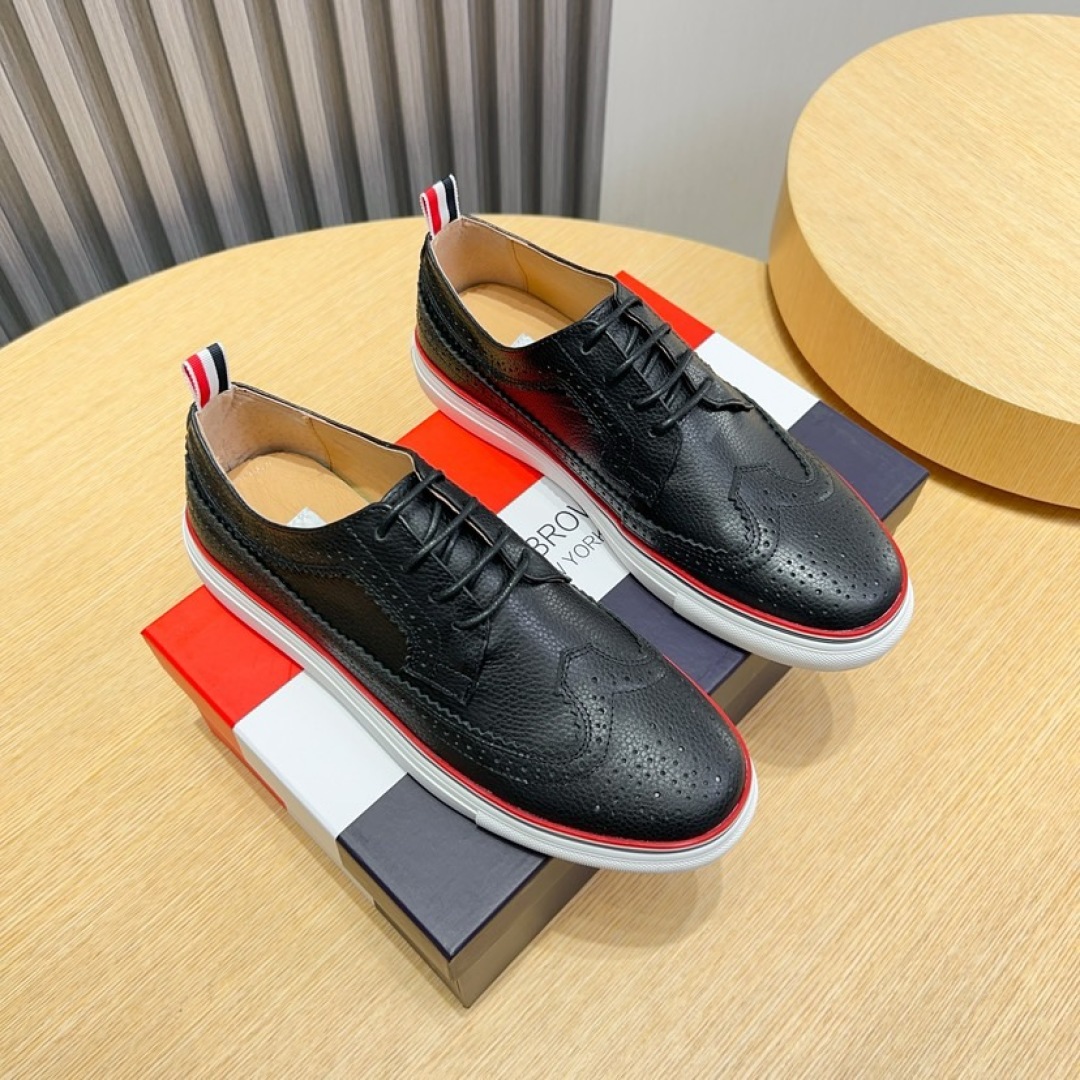 Thom Browne Leather Oxford Shoes - Classic Style with Signature Detailing 2 cmp i1744653444446 5327 0 0