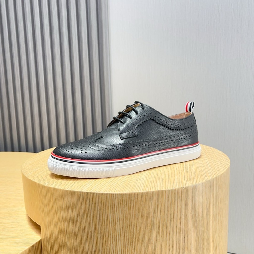 Thom Browne Leather Oxford Shoes - Classic Style with Signature Detailing 6 cmp i1744653444446 6769 0 4