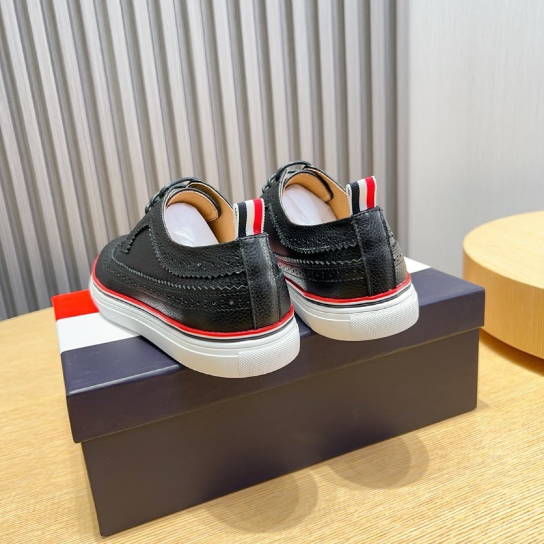 Thom Browne Leather Oxford Shoes - Classic Style with Signature Detailing 5 cmp i1744653444447 429 0 3