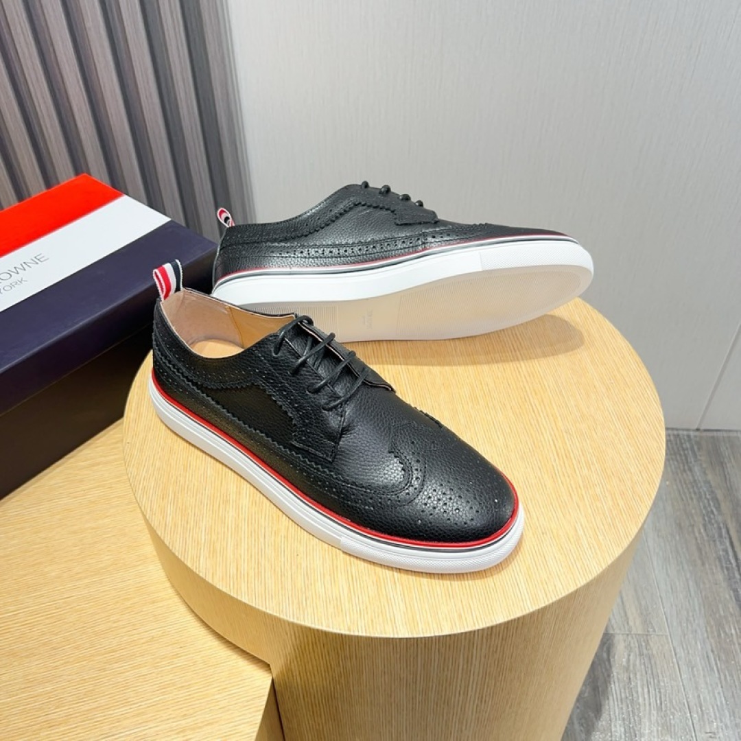 Thom Browne Leather Oxford Shoes - Classic Style with Signature Detailing 4 cmp i1744653448507 1326 0 2
