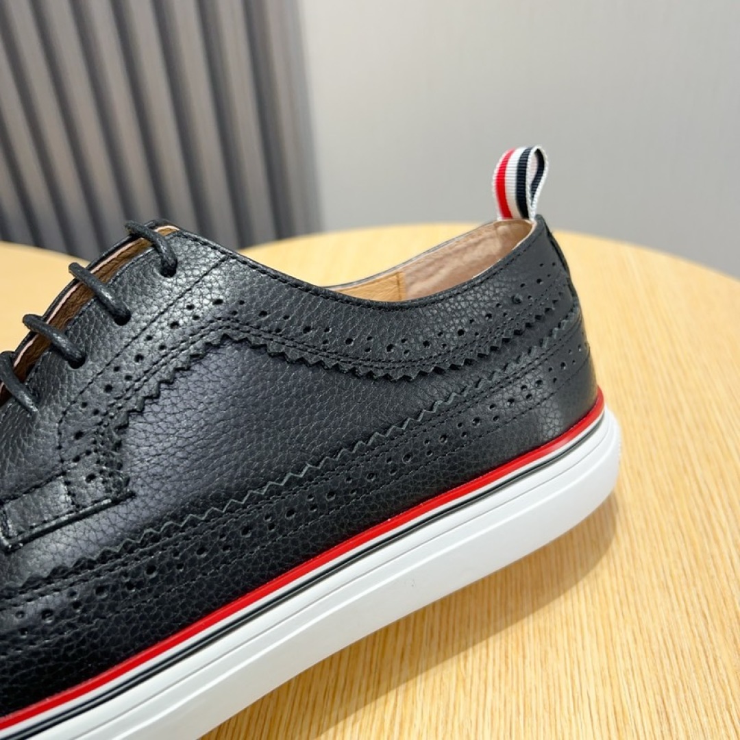 Thom Browne Leather Oxford Shoes - Classic Style with Signature Detailing 7 cmp i1744653448507 1661 0 5