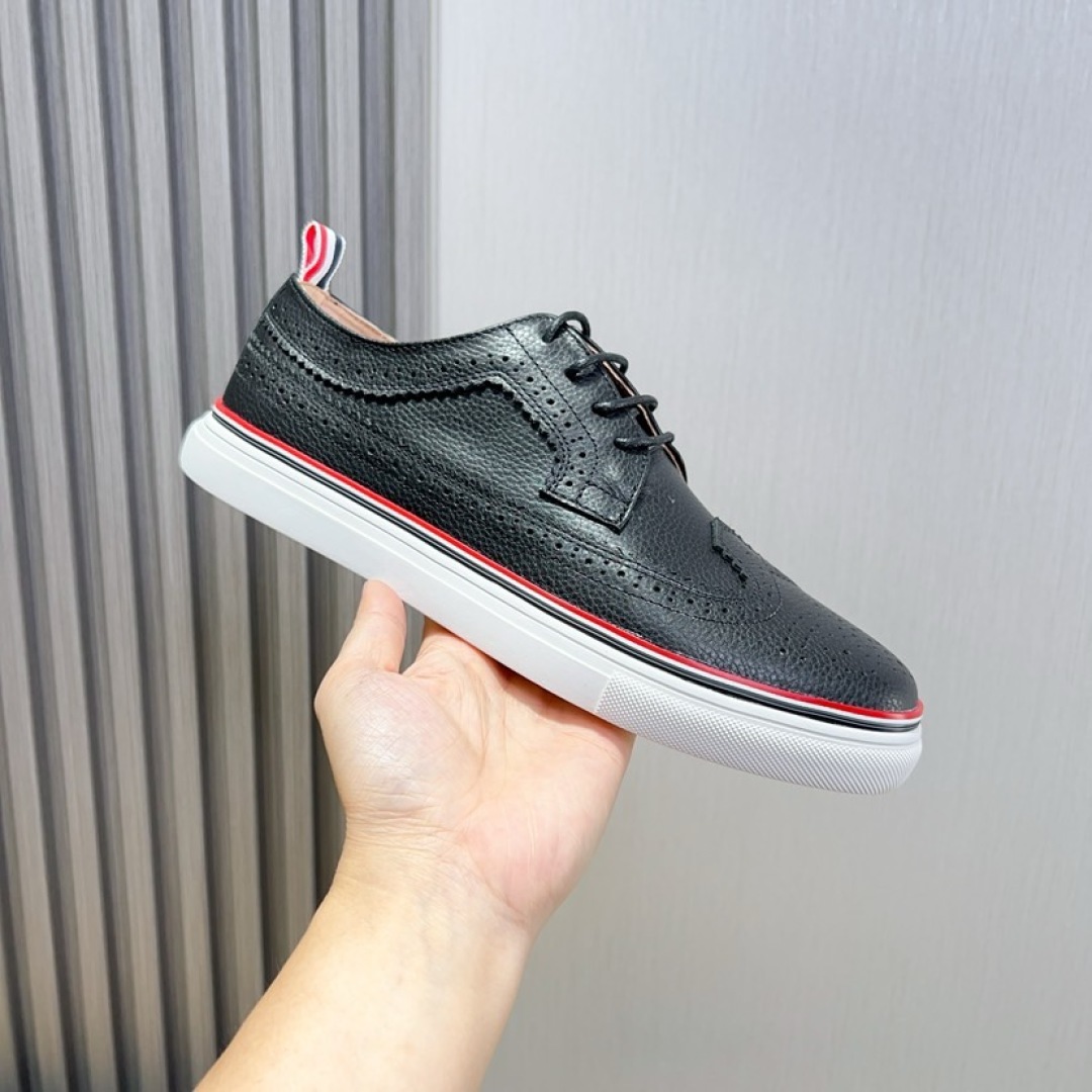Thom Browne Leather Oxford Shoes - Classic Style with Signature Detailing 3 cmp i1744653449672 2039 0 1