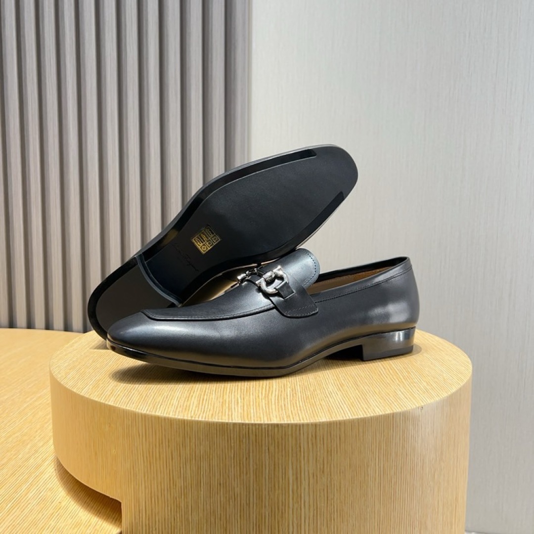 Ferragamo Men's Black Leather Loafers with Metal Buckle, Size 38-44 10 cmp i1744653835234 3291 0 8