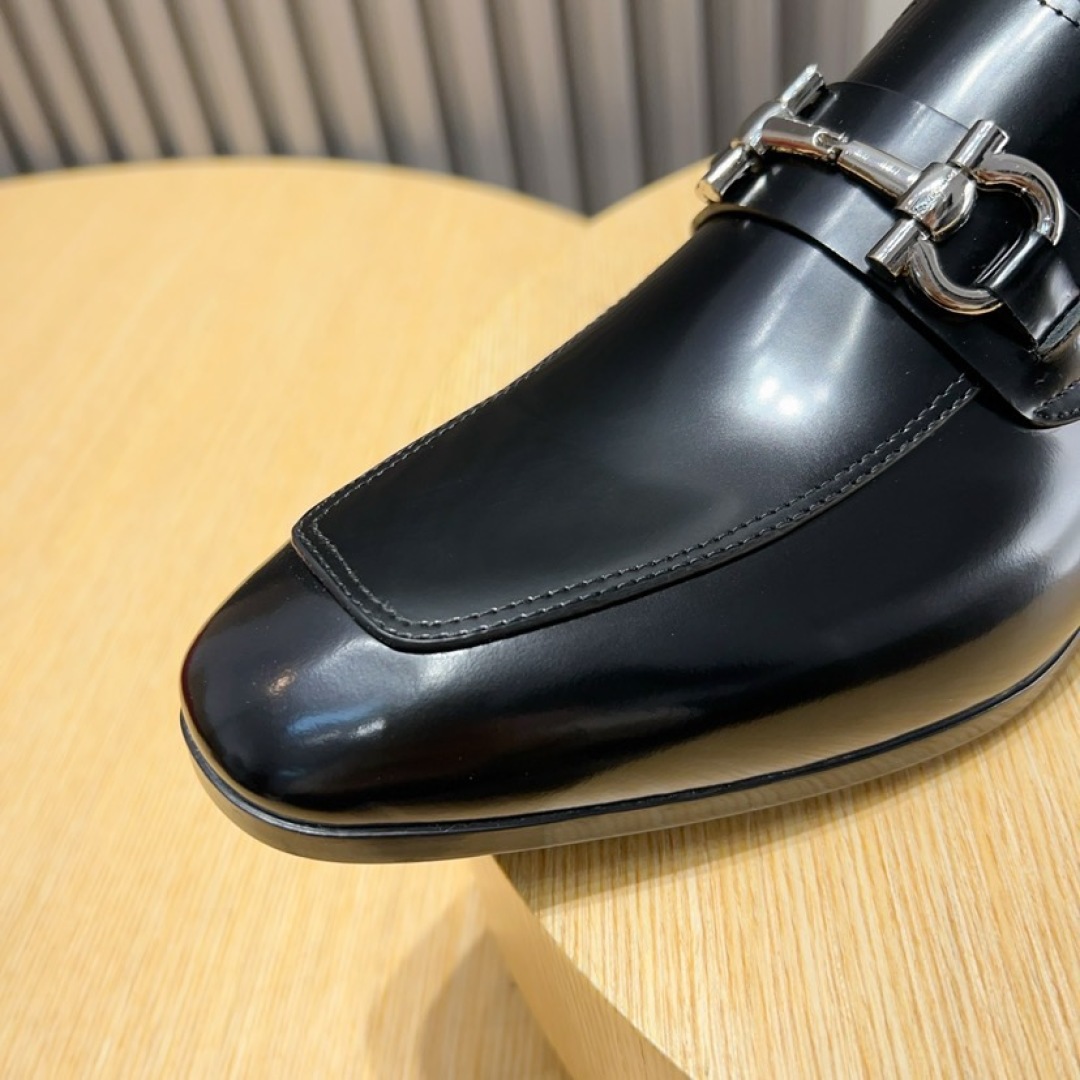 Ferragamo Men's Black Leather Loafers with Metal Buckle Detail (Sizes 38-44) 8 cmp i1744653850328 8493 0 6