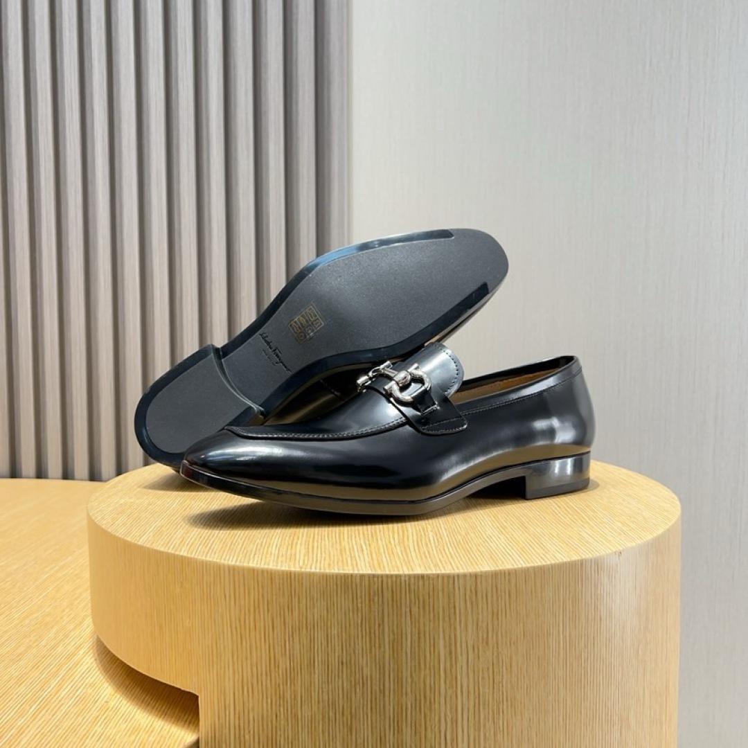 Ferragamo Men's Black Leather Loafers with Metal Buckle Detail (Sizes 38-44) 10 cmp i1744653850329 2990 0 8