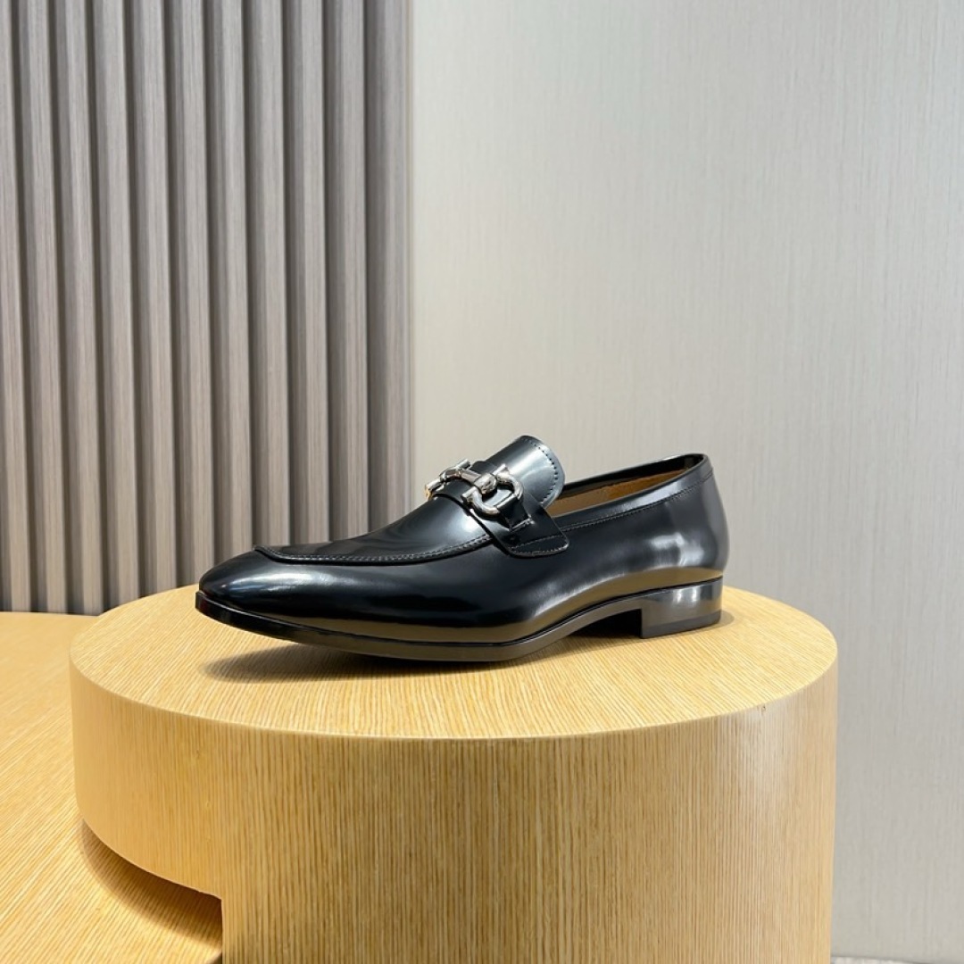 Ferragamo Men's Black Leather Loafers with Metal Buckle Detail (Sizes 38-44) 6 cmp i1744653851295 157 0 4