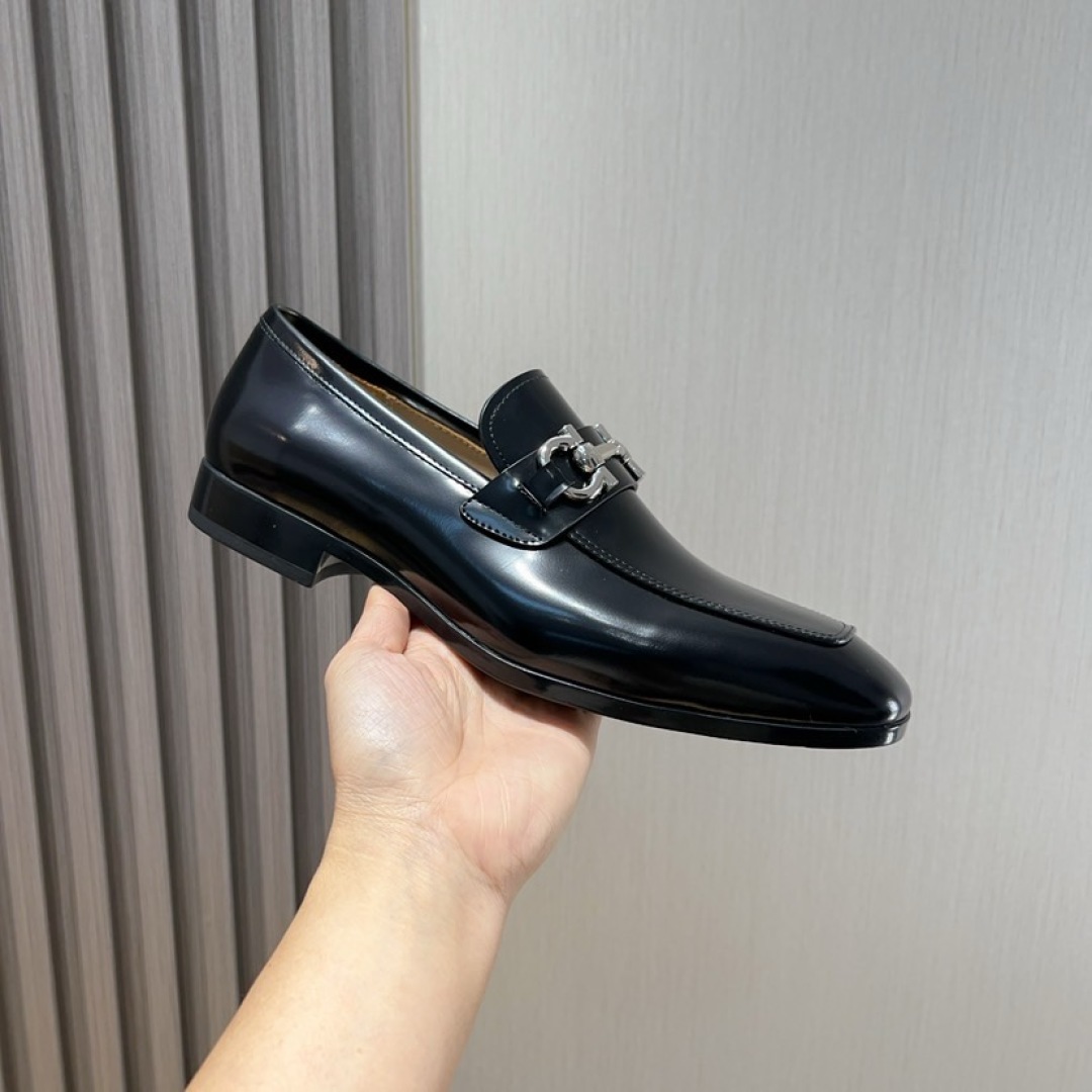 Ferragamo Men's Black Leather Loafers with Metal Buckle Detail (Sizes 38-44) 3 cmp i1744653851295 2210 0 1