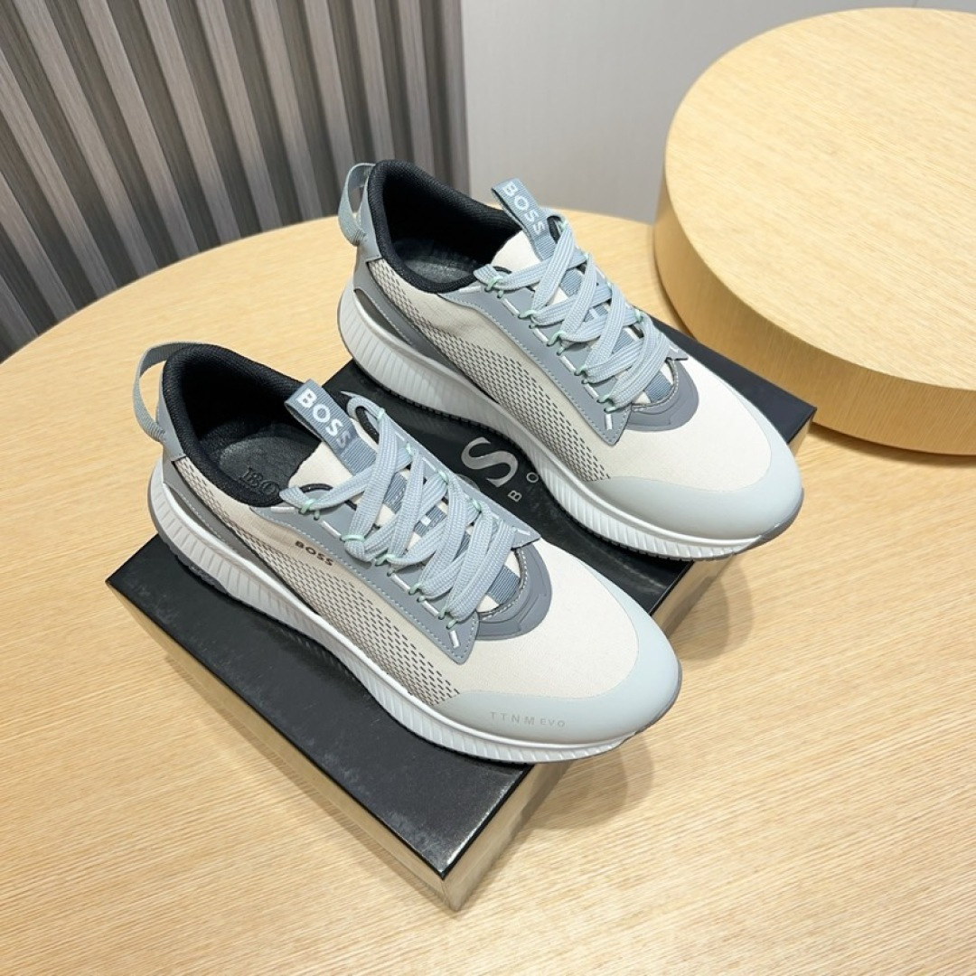 NO:284128,Factory [Boss] new men's sports shoes. The new model of a well-known sports brand is grandly launched. It is shipped with a luxurious and high-end design. The original custom-made drip-glue breathable cloth made of (sheepskin footbed). The laminated design. The upper has clear lines and a lightweight rubber outsole. The light luxury style, the upper is breathable and not stuffy, simple and atmospheric, and the foot is comfortable and full of trend. Size38-44 (45 custom-made, no return or exchange),, sneakers, sheepskin19860909工厂【Boss】新款男仕运动鞋 知名运动品牌新款隆重上市 以奢华高端设计出货 鞋面原版定制滴胶透气布制作（羊皮垫脚） 叠层设计鞋面线条感层次分明,轻质橡胶大底.轻奢风格,鞋面透气不闷脚,简约大气,上脚舒适富有潮流感.Size38-44（45定做不退换）,,sneakers,sheepskin,Men's shoes