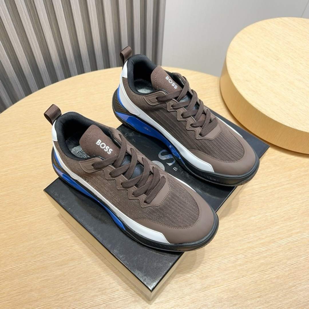 NO:284143,Factory [BOSS] new men's sports shoes. The new model of a well-known sports brand is grandly launched. It is shipped with a luxurious and high-end design. The upper is made of original leather breathable fabric (sheepskin footbed) and lightweight rubber outsole. Light luxury style. The upper is breathable and not stuffy, simple and atmospheric, and the foot is comfortable and fashionable. Size38-44 (45 custom made without return and exchange),, sneakers, sheepskin19860909工厂【BOSS】新款男仕运动鞋 知名运动品牌新款隆重上市 以奢华高端设计出货 鞋面选用原版皮革透气布料制成（羊皮垫脚） 轻质橡胶大底.轻奢风格,鞋面透气不闷脚,简约大气,上脚舒适富有潮流感.Size38-44（45定做不退换）,,sneakers,sheepskin,Men's shoes