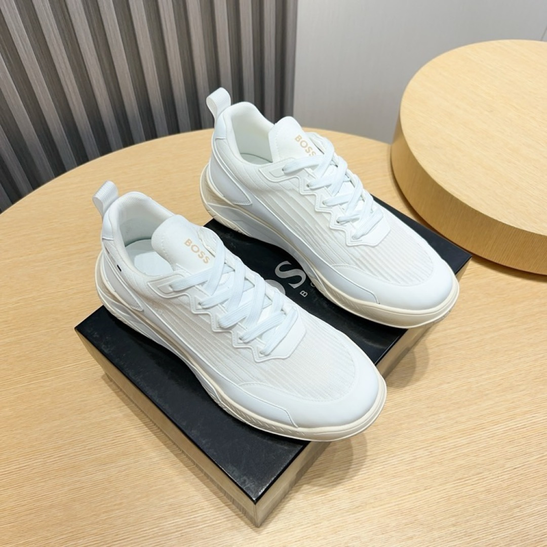 NO:284153,Factory [BOSS] new men's sports shoes. The new model of a well-known sports brand is grandly launched. It is shipped with a luxurious and high-end design. The upper is made of original leather breathable fabric (sheepskin footbed) and lightweight rubber outsole. Light luxury style. The upper is breathable and not stuffy, simple and atmospheric, and the foot is comfortable and fashionable. Size38-44 (45 custom made without return and exchange),, sneakers, sheepskin19860909工厂【BOSS】新款男仕运动鞋 知名运动品牌新款隆重上市 以奢华高端设计出货 鞋面选用原版皮革透气布料制成（羊皮垫脚） 轻质橡胶大底.轻奢风格,鞋面透气不闷脚,简约大气,上脚舒适富有潮流感.Size38-44（45定做不退换）,,sneakers,sheepskin,Men's shoes