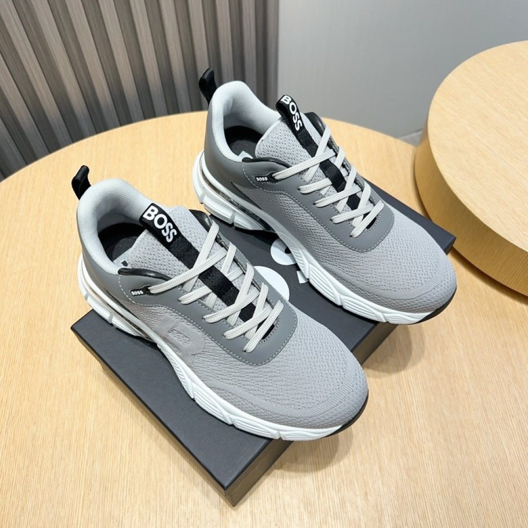 NO:284421,Factory [BOSS] new men's sports shoes. The new model of a well-known sports brand is grandly launched. It is shipped with a luxurious and high-end design. The upper is made of original breathable flying weaving (sheepskin footbed) and lightweight rubber outsole. Light luxury style, the upper is breathable and not stuffy, simple and atmospheric, and the foot is comfortable and fashionable. Size38-44 (45 customized, no return or exchange, sneakers, sheepskin19860909工厂【BOSS】新款男仕运动鞋 知名运动品牌新款隆重上市 以奢华高端设计出货 鞋面选用原版透气飞织制成（羊皮垫脚） 轻质橡胶大底.轻奢风格,鞋面透气不闷脚,简约大气,上脚舒适富有潮流感.Size38-44（45定做不退换,,sneakers,sheepskin,Men's shoes