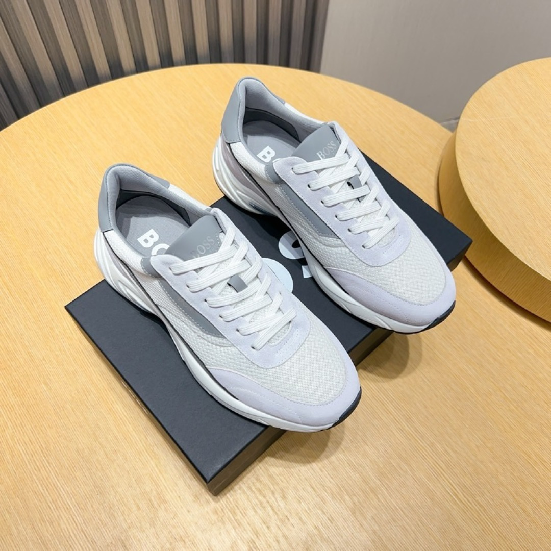 NO:345679,Factory [BOSS] New original men's sports shoes. The new model of a well-known sports brand is grandly launched. It is shipped with a luxurious and high-end design. The upper is made of original breathable mesh fabric with cowhide (sheepskin footbed). Lightweight rubber outsole. Light luxury style. The upper is breathable and not stuffy. Simple and atmospheric. It is comfortable and fashionable. Size38-44 (45 custom made without return and exchange),, sneakers, cowhide, sheepskin19860909工厂【BOSS】新款原版男仕运动鞋 知名运动品牌新款隆重上市 以奢华高端设计出货 鞋面选用原版透气网布搭配翻牛皮制成（羊皮垫脚） 轻质橡胶大底.轻奢风格,鞋面透气不闷脚,简约大气,上脚舒适富有潮流感.Size38-44（45定做不退换）,,sneakers,cowhide,sheepskin,Men's shoes