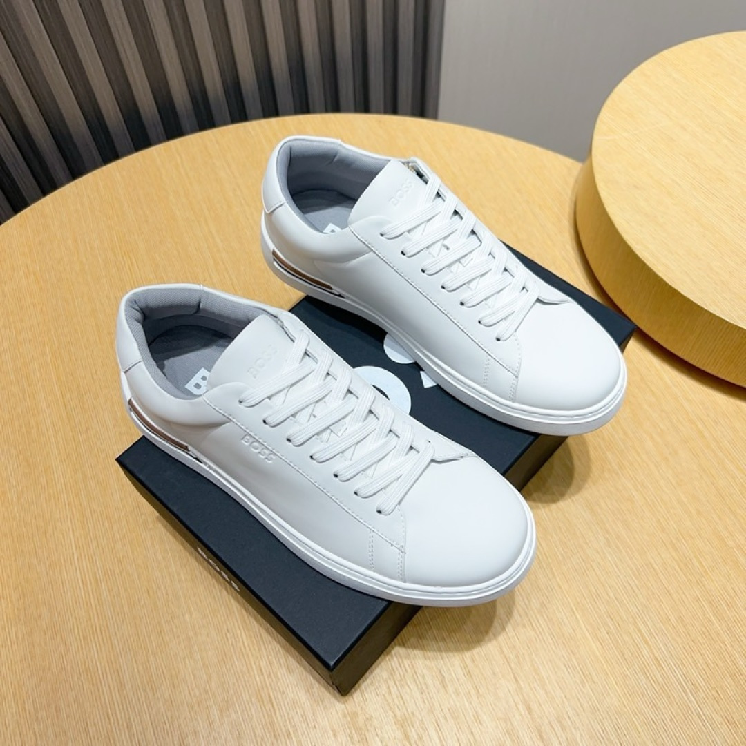 NO:347321,Factory [BOSS] new men's casual shoes. New models of famous brands are grandly launched. They are shipped with luxury high-end design. The upper is made of original cowhide (sheepskin footbed). The laminated design upper has clear lines and a lightweight rubber outsole. Light luxury style, simple and atmospheric shoe shape, comfortable and trendy on the feet. Size38-44 (45 custom made without return or exchange), cowhide, sheepskin19860909工厂【BOSS】新款男仕休闲鞋 知名品牌新款隆重上市 以奢华高端设计出货 鞋面选用原版牛皮制作（羊皮垫脚） 叠层设计鞋面线条感层次分明,轻质橡胶大底.轻奢风格,鞋型简约大气,上脚舒适富有潮流感.Size38-44（45定做不退换）,,cowhide,sheepskin,Men's shoes