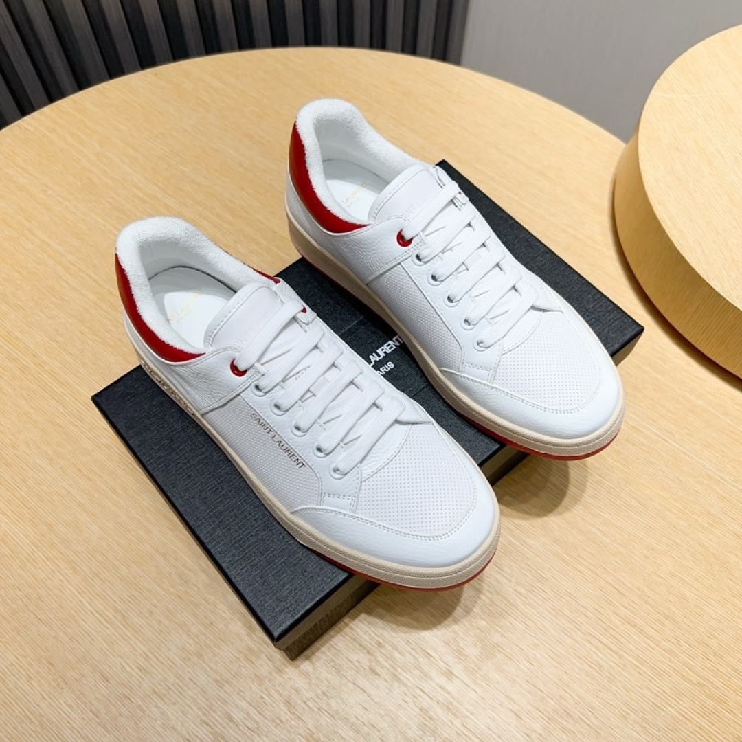 NO:355002,【SAINT LAURENT】Saint Laurent SL61 Spring and Summer latest hot casual series...Original purchase, fresh blood injected with casual retro design, super beautiful and versatile, the upper adopts cowhide punching splicing combination, side gold stamping logo, no midsole cover, memory footbed insole!  The foot feel is more comfortable and light, environmentally friendly, non-slip rubber two-color outsole, and full-sole perimeter car line further enhances the comfort and firmness of the entire pair of shoes and speaks perfectly with details!  The feet are super soft, lightweight, comfortable to match with sweatshirt Fabric: grained silk cowhide oil edge process gold stamping punching process Inner: Original custom terry cloth Foot pad: Original opening mold inner height increase foot pad Large sole: Open mold side embossing LOGO two-color bottom Packaging: Original full set of packaging Code: 37-45 (37 custom made without return and exchange) Color: Synchronous update of the official website, saint laurent, saint laurent, hoodie, sweatshirts, cowhide19860909【SAINT LAURENT】圣罗兰 SL61春夏最新爆款休闲系列…原版购入 ,新鲜血液注入加休闲复古的设计,超好看百搭,鞋面采用牛皮冲孔拼接组合,侧面烫金标识性logo,无中底套楦做法、加记忆脚床鞋垫！脚感更加无比舒适轻便 、环保防滑橡胶双色大底、大底周圈车真线 更加增强了整双鞋子的舒适度 牢固度 完美用细节说话 ！ 脚超级柔软 ,轻便,舒适搭配卫衣 面料:粒面丝绸牛皮油边工艺烫金冲孔工艺 内里:原版定制毛巾布 垫脚:原版开模内增高垫脚 大底:开模侧边浮雕LOGO双色底 包装:原版全套包装 码数:37-45（37定做不退换） 颜色:官网同步更新,,saint laurent,saint laurent,hoodie,sweatshirts,cowhide,Men's shoes