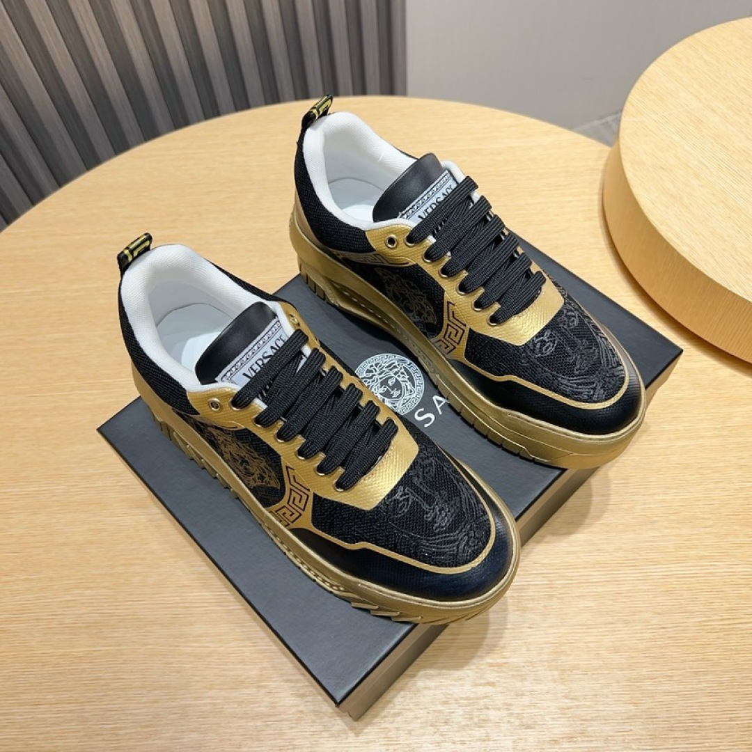 NO:352279,Factory 【VERSACE】Versionsace men's new model is available in the market. Original single quality. The official website synchronous upper uses original electric embroidered flying weaving top-level sheepskin footbed. The perfect shape is top-quality, rubber wear-resistant sole, full shoe shape, three-dimensional and super versatile. High-end and tasteless, fashionable, standard size 38-44 (45 customized), versace, versace, sheepskin19860909工厂【VERSACE】范思哲男士新款上市 原单品质 官网同步鞋面选用原版电绣飞织头层羊皮垫脚,完美造型顶级品质,橡胶耐磨大底,鞋型饱满,立体感十足超级百搭 高档不失品味,时尚、标准码数38-44（45定做）,,versace,versace,sheepskin,Men's shoes