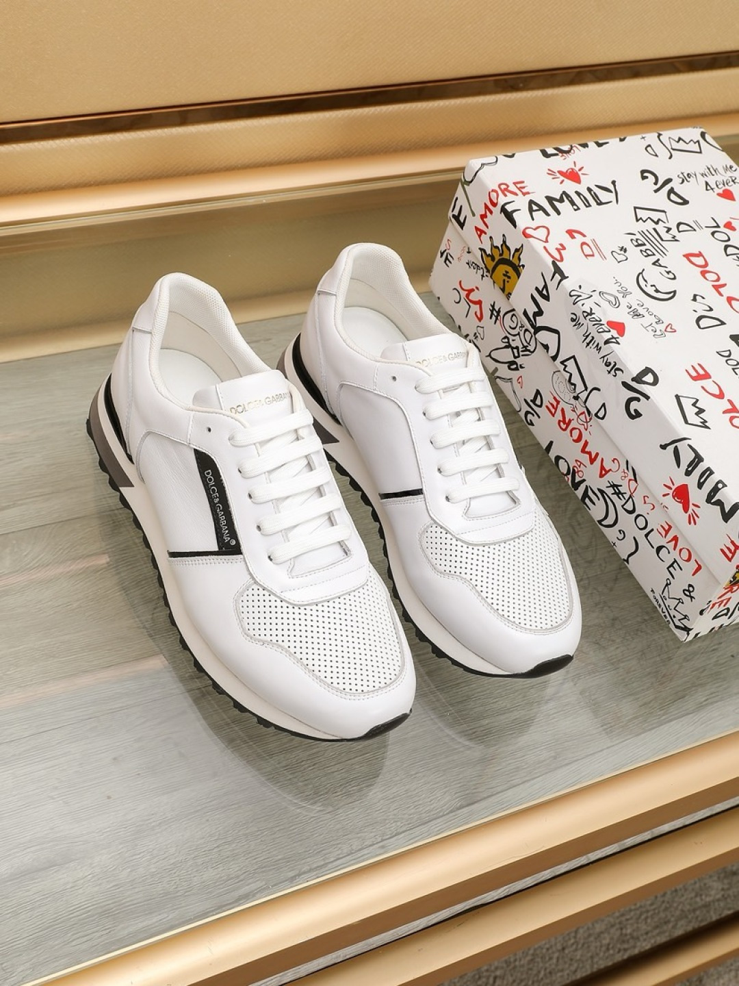 NO:349467,The factory's new Dolce & Gabbana/top original single DG heavy industry series, the new casual and fashionable shoes have a simple and atmospheric style, fashionable and generous. The original imported calfskin, comfortable sheepskin inner. Exquisite and luxurious, super A-level!  Size38-44, Dolce & Gabbana, cowhide, sheepskin19860909工厂新款Dolce＆Gabbana/顶级原单DG重工系列,新款休闲时尚鞋版型简洁大气,时尚专属时尚又大方.原版进口小牛皮,舒适的羊皮内里.精致奢华,超A级别！版型对比,丝毫不差Size38-44,,Dolce&Gabbana,cowhide,sheepskin,Men's shoes