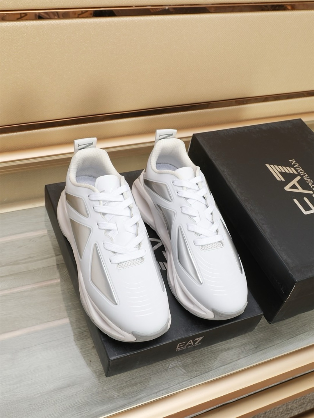 NO:354852,Factory [Armani] Armani's new fashionable men's sports shoes are carefully created to create an international brand. This casual shoe combines high-quality fabrics and exquisite craftsmanship. The upper is made of original fly-woven drop glue!  Breathable mesh cloth inner sheepskin foot pad. The footing effect is handsome and stylish, with a lightweight TPU bottom, and the foot feels light and comfortable!  Fine workmanship, worthy of Size38-44 (45 custom made without return or exchange), Armani, Armani, Sneakers, Sheepskin19860909工厂【Armani】阿玛尼新款时尚男士运动鞋精心打造国际品牌 此款休闲鞋集优质面料与精湛工艺于一身,鞋面选用原版飞织滴胶制成！透气网布内里羊皮垫脚.上脚效果帅气有型,轻质TPU大底,脚感轻便舒适！做工精细,值得拥有 Size38-44（45定做不退换）,,armani,armani,sneakers,sheepskin,Men's shoes