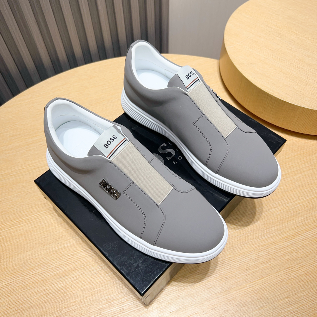 NO:690339,Factory [Boss] new men's casual shoes. New models of well-known brands are grandly launched. They are shipped with luxurious and high-end designs. The uppers are made of original leather (sheepskin lining for feet). The laminated design of the uppers has distinct lines and lightweight rubber outsole. Light luxury style, the uppers are breathable and not stuffy, simple and elegant, comfortable and trendy on the feet. Size38-44 (45 is custom-made and non-returnable),, sheepskin19860909工厂【Boss】新款男士休闲鞋 知名品牌新款隆重上市 以奢华高端设计出货 鞋面原版皮革制作（羊皮内里垫脚） 叠层设计鞋面线条感层次分明,轻质橡胶大底.轻奢风格,鞋面透气不闷脚,简约大气,上脚舒适富有潮流感.Size38-44（45定做不退换）,,sheepskin,Men's shoes