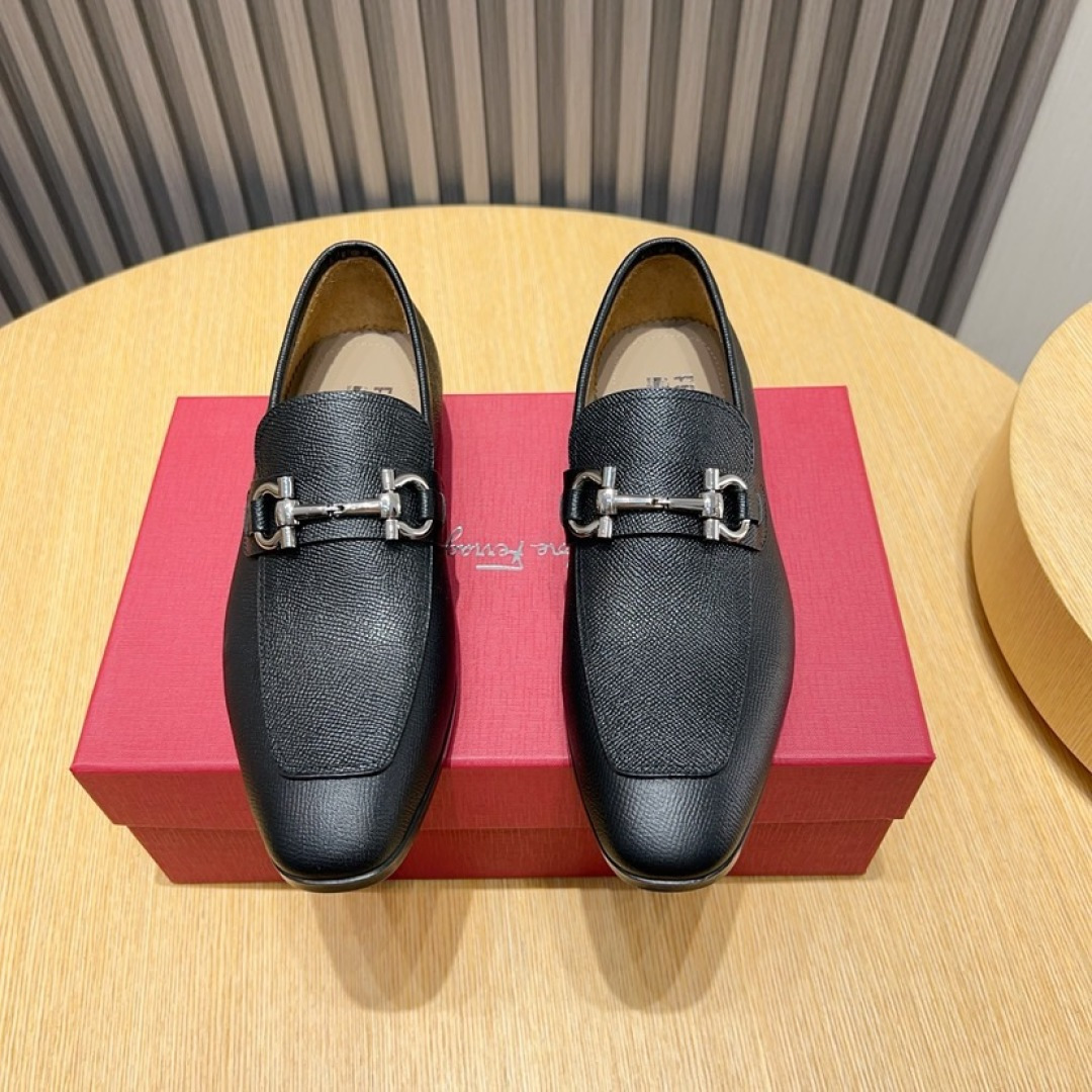 NO:704836,Factory 'ferragamo' is the latest high-end top brand luxury ~ purchasing agency, top quality ~ new fashion business men's shoes, the upper is made of original palm print cowhide leather lining, fine workmanship. The original stylish and soft combination wear-resistant anti-slip outsole, light and comfortable on the foot, the real thing looks better when photographed, the size is 38/44,, ferragamo, cowhide19860909工厂《 ferragamo 》最新高端顶端品牌奢侈～代购,顶级～质量.新時尚商务男鞋鞋面選用原版手掌纹牛皮牛皮内里,精细做工.原版个性时尚柔软组合耐磨防滑大底,上脚轻巧舒适,实物拍摄實物更好看,码数38/44码,,ferragamo,cowhide,Men's shoes