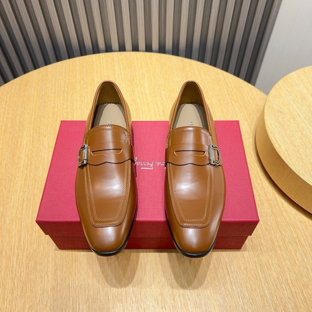 NO:704843,Factory 'Ferragamo' is the latest high-end top brand luxury ~ purchasing agent, top quality ~ new fashion business men's shoes, the uppers are made of original open-edge beaded cowhide leather lining, fine workmanship. The original stylish and soft combination wear-resistant anti-slip outsole, light and comfortable on the foot, the real thing looks better when photographed in person, size 38--44,, ferragamo, cowhide19860909工厂《 Ferragamo 》最新高端顶端品牌奢侈～代购,顶级～质量.新時尚商务男鞋鞋面選用原版开边珠牛皮牛皮内里,精细做工.原版个性时尚柔软组合耐磨防滑大底,上脚轻巧舒适,实物拍摄實物更好看,码数38--44码,,ferragamo,cowhide,Men's shoes