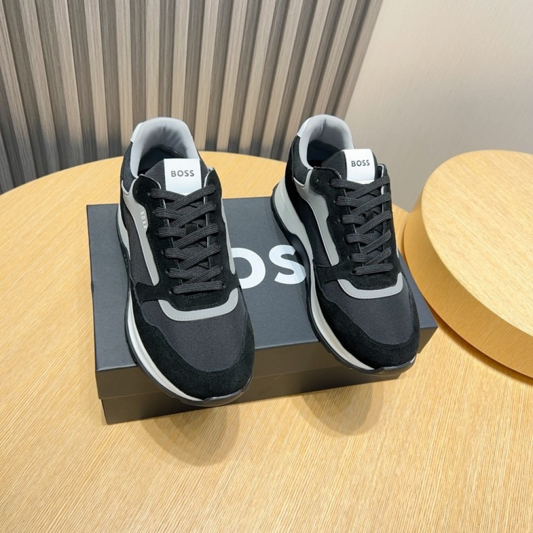 NO:711694,Factory [Boss] new men's sports shoes. New models of well-known sports brands are grandly launched. They are shipped with luxurious and high-end designs. The uppers are made of original custom-made breathable cloth (sheepskin feet). The laminated design upper lines have distinct layers and lightweight rubber outsole. Light luxury style, the uppers are breathable and not stuffy, simple and elegant, comfortable and trendy on the feet. Size38-44 (45 is customized and non-refundable), sneakers, sheepskin19860909工厂【Boss】新款男仕运动鞋 知名运动品牌新款隆重上市 以奢华高端设计出货 鞋面选用原版定制透气布制作（羊皮垫脚） 叠层设计鞋面线条感层次分明,轻质橡胶大底.轻奢风格,鞋面透气不闷脚,简约大气,上脚舒适富有潮流感.Size38-44（45定做不退换）,,sneakers,sheepskin,Men's shoes