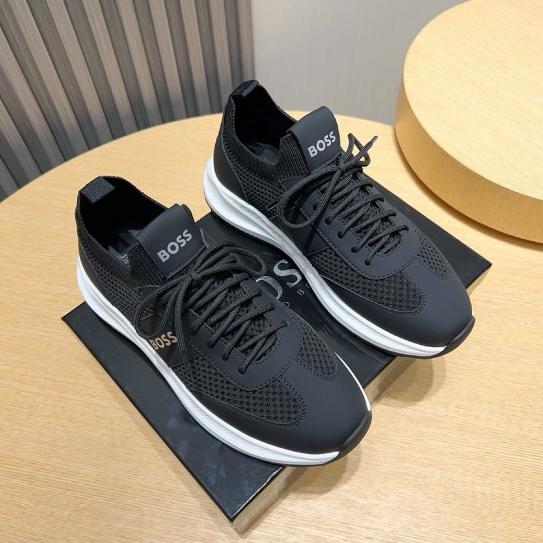 NO:744656,Factory [BOSS] new men's sports shoes. New models of well-known sports brands are grandly launched. They are shipped with luxurious and high-end designs. The uppers are made of original fabrics and leather (sheepskin feet). Lightweight rubber outsole. Light luxury style, breathable uppers without stuffing the feet, simple and elegant, comfortable and trendy on the feet. Size38-44 (45 customized, non-returnable), sneakers, sheepskin19860909工厂【BOSS】新款男仕运动鞋 知名运动品牌新款隆重上市 以奢华高端设计出货 鞋面选用原版布料搭配皮革制成（羊皮垫脚） 轻质橡胶大底.轻奢风格,鞋面透气不闷脚,简约大气,上脚舒适富有潮流感.Size38-44（45定做不退换）,,sneakers,sheepskin,Men's shoes