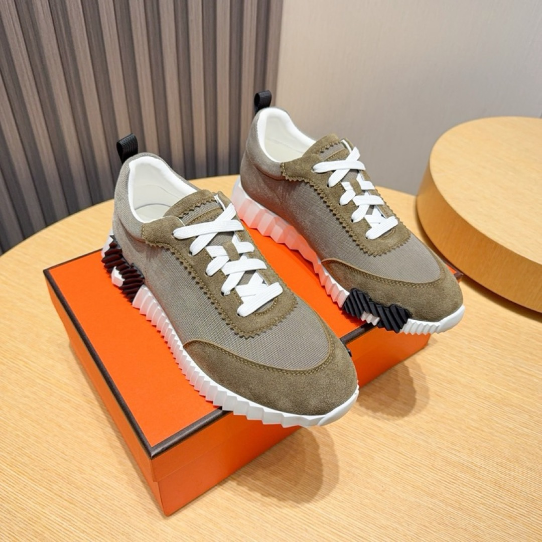 NO:745899,Real price HERME* Hermès high-end men's fashionable casual sports shoes, crafted with precision, the upper is made of first-layer cowhide, the laminated design upper has distinct lines, and a lightweight rubber outsole. Light luxury style, retro and comfortable round toe, the upper is breathable and not stuffy, simple and elegant, comfortable and trendy on the feet. Size 38-44 (45. Customized),, hermes, hermes, sneakers, cowhide19860909实价HERME*爱马仕 高端男士时尚休闲运动鞋,精工打造,鞋面选用头层牛皮制作,叠层设计鞋面线条感层次分明,轻质橡胶大底.轻奢风格,复古的舒适圆头,鞋面透气不闷脚,简约大气,上脚舒适富有潮流感Size38-44（45.定做),,hermes,hermes,sneakers,cowhide,Men's shoes