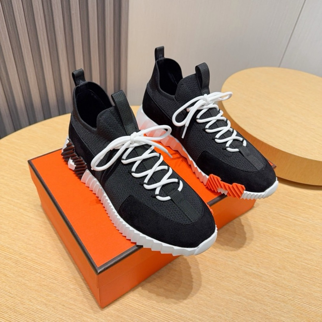 NO:745904,Real-price HERME* Hermès men's fashionable casual sports shoes, crafted with precision, the upper is made of original fly-woven cowhide, the laminated design upper has distinct lines, and a lightweight rubber outsole. Light luxury style, retro and comfortable round toe, the upper is breathable and not stuffy, simple and elegant, comfortable and trendy on the feet. Size 38-44 (45. Customized),, hermes, hermes, sneakers, cowhide19860909实价HERME*爱马仕男士时尚休闲运动鞋,精工打造,鞋面选用原版飞织牛皮制作,叠层设计鞋面线条感层次分明,轻质橡胶大底.轻奢风格,复古的舒适圆头,鞋面透气不闷脚,简约大气,上脚舒适富有潮流感Size38-44（45.定做),,hermes,hermes,sneakers,cowhide,Men's shoes