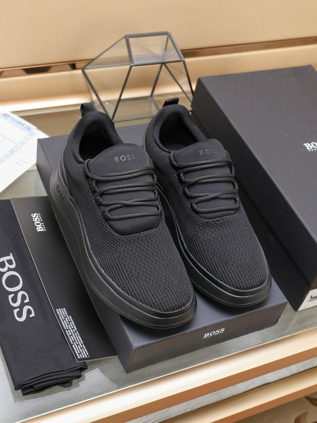 NO:779074,Real price [BOSS] original classic casual shoes. This model is the official flagship model. It has high quality and is made by famous original factory designers. It uses the original breathable fly-woven comfortable sheepskin for the feet. The perfect last shape and generous and fashionable design have attracted many consumers. They are suitable for drivers to drive. The code number is 38--44 [45 custom-made],, sheepskin19860909实价【BOSS】原版经典款休闲鞋本款是官方主打经典款,质量,原厂名师制作,采用原版透气飞织舒适羊皮垫脚.完美楦型,大方时尚的设计,吸引了众多消费者的追捧,适合司机驾车行驶 码数38--44【45定做】,,sheepskin,Men's shoes