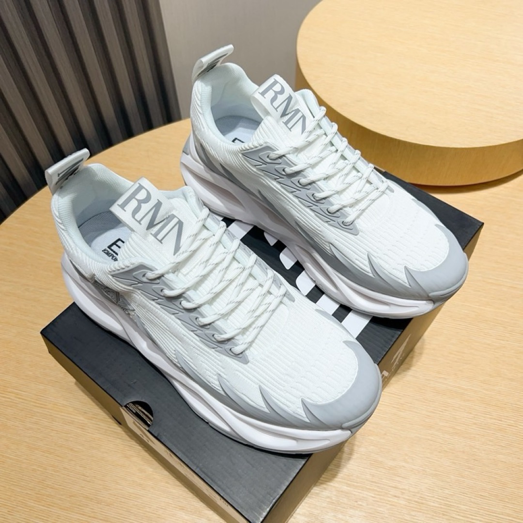 NO:931013,Real price [Armani] Armani's new fashionable men's sports shoes are carefully crafted into an international brand. This casual shoe combines high-quality fabrics and exquisite craftsmanship. The upper is made of original breathable fly weave!  Breathable mesh lining sheepskin foot pads. The upper foot effect is handsome and stylish. The lightweight TPU outsole makes the foot feel light and comfortable!  Fine workmanship, worth owning Size39-45,,armani,armani,sneakers,sheepskin19860909实价【Armani】阿玛尼新款时尚男士运动鞋精心打造国际品牌 此款休闲鞋集优质面料与精湛工艺于一身,鞋面选用原版透气飞织！透气网布内里羊皮垫脚.上脚效果帅气有型,轻质TPU大底,脚感轻便舒适！做工精细,值得拥有 Size39-45,,armani,armani,sneakers,sheepskin,Men's shoes