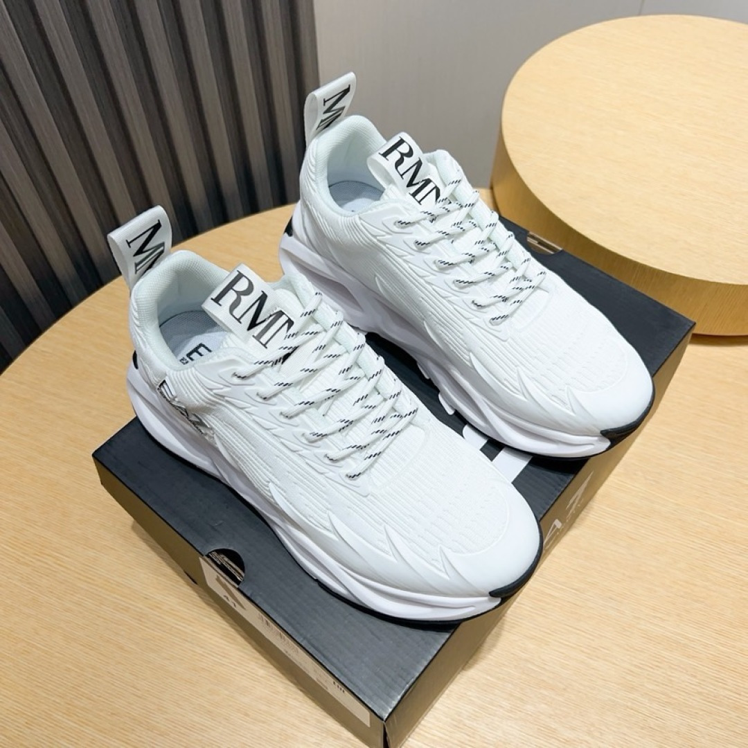 NO:955731,Real price [Armani] Armani's new fashionable men's sports shoes are carefully crafted into an international brand. This casual shoe combines high-quality fabrics and exquisite craftsmanship. The upper is made of original breathable fly weave!  Breathable mesh lining sheepskin foot pads. The upper foot effect is handsome and stylish. The lightweight TPU outsole makes the foot feel light and comfortable!  Fine workmanship, worth owning Size39-45,,armani,armani,sneakers,sheepskin19860909实价【Armani】阿玛尼新款时尚男士运动鞋精心打造国际品牌 此款休闲鞋集优质面料与精湛工艺于一身,鞋面选用原版透气飞织！透气网布内里羊皮垫脚.上脚效果帅气有型,轻质TPU大底,脚感轻便舒适！做工精细,值得拥有 Size39-45,,armani,armani,sneakers,sheepskin,Men's shoes