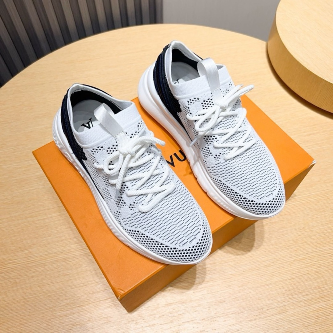NO:828392,Real price 'LV Louis Vuitton' top craftsmanship, sports sneakers synchronization, original shoe development, very comfortable on the foot and fine workmanship. The upper is made of original breathable fly woven, with the brand logo and signature on the side. The foot pads are made of polymeter micro-material and original lining, and the foot feels super comfortable. The original factory specializes in original foam outsole. Goodyear stitched edges. Size 38-45 (45 customized, non-refundable), louis vuitton, louis vuitton19860909实价《LV 路易威登》顶级工艺品 ,运动板鞋同步,原版鞋开发,上脚非常舒适 做工精细 鞋面原版透气飞织制成,侧边饰有品牌logo标志及签名,垫脚聚米微料加原版内里,脚感超舒适.原厂特供原版发泡大底.固特异缝合锁边.size38-45（45定做不退换）,,louis vuitton,louis vuitton,Men's shoes