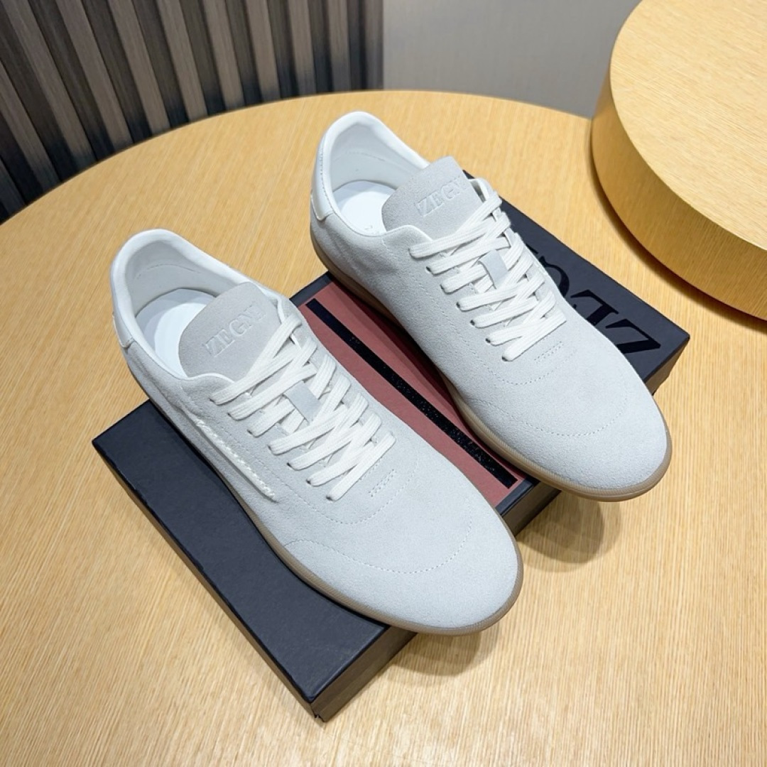 NO:828537,Real-price [Zegna] classic casual shoes, a world-recognized top brand with details and creativity, injecting exquisite style into casual shoes. Traditional leather shoes are hand-stitched and a must-have item for successful men. The upper is made of soft original cowhide. The first-layer sheepskin lining is soft and tough, and the color of the upper is very layered. Original outsole, size 38--45,,zegna,cowhide,sheepskin19860909实价【Zegna杰尼亚】经典休闲鞋,以细节和创造力赢得世界公认的顶级品牌,为休闲鞋履注入精致格调.传统皮鞋的手工缝迹,成功男士必备单品以柔软原版牛皮打造鞋面.头层羊皮内里,柔软而有韧性,鞋面颜色非常有层次感.原厂大底,码数38--45,,zegna,cowhide,sheepskin,Men's shoes