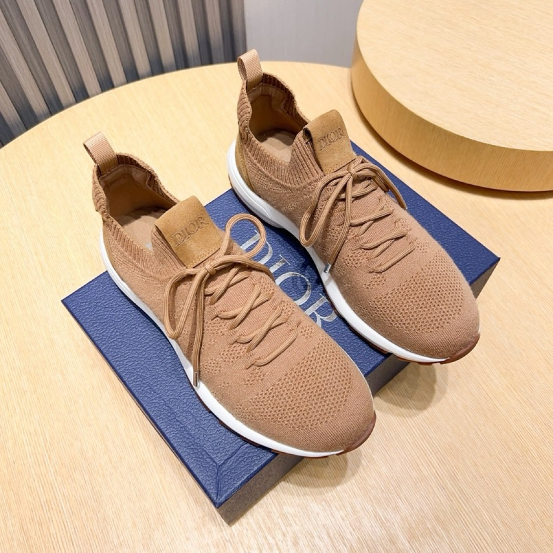 NO:830700,Real price [Dior] Dior is online at the same time. This casual sports shoe is a new product in the series and continues the classic style of Di*r. The upper is made of original breathable fly weave and matched with the original textured outsole to enhance the style. Fashionable and versatile. Can be matched with jeans or casual pants to create a casual look. Size38-45 (45 customized), dior, dior, sneakers, jeans19860909实价【Dior】迪奥同步上线 这款休闲运动鞋是该系列新品,延续 Di*r的经典款式.鞋面选用原版透气飞织制作,搭配原版纹理大底,提升格调.时尚百搭.可与牛仔裤或休闲裤搭配,打造休闲造型.Size38-45（45 定做）,,dior,dior,sneakers,jeans,Men's shoes