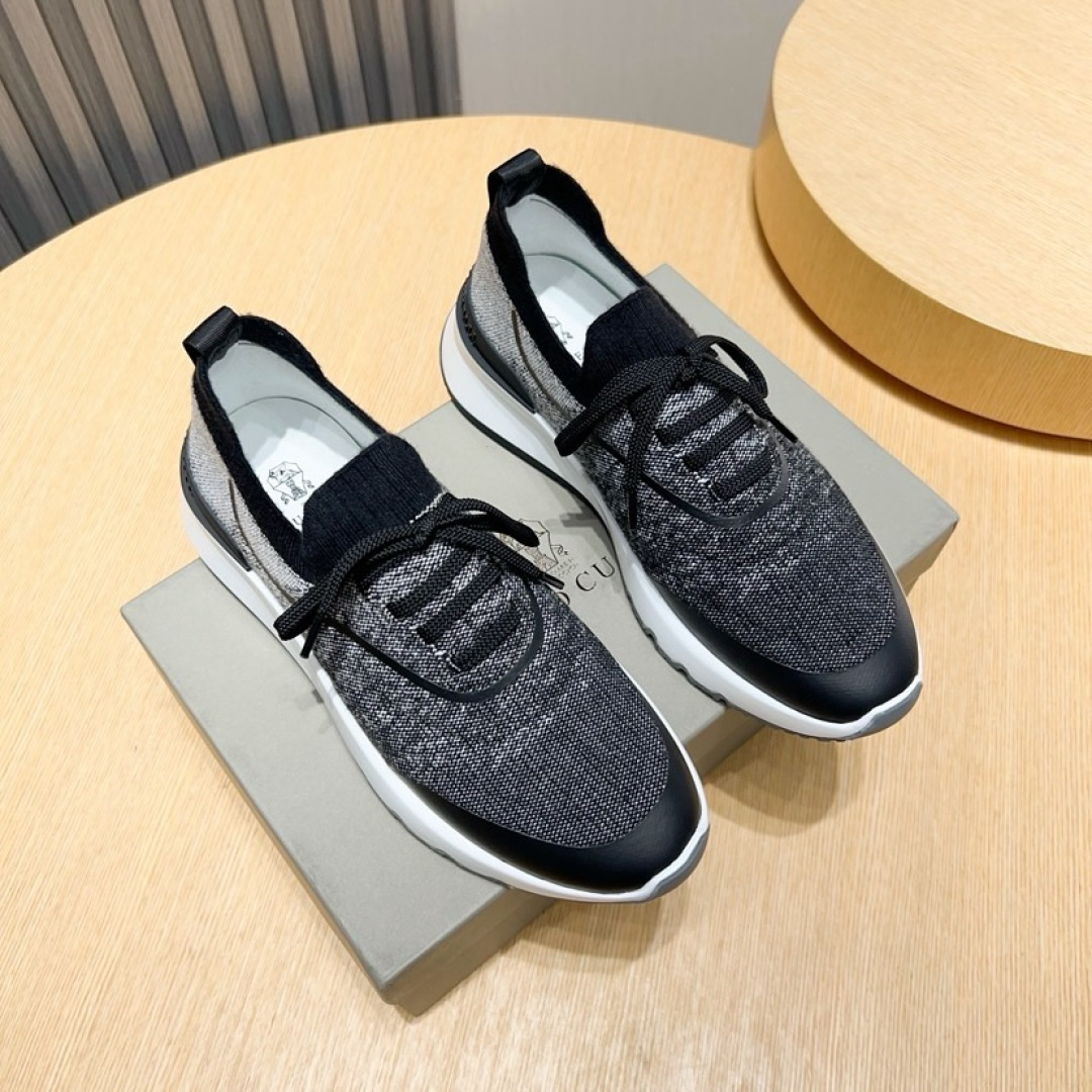 NO:833532,Real price Brunello Cucinelli spring and summer new models are shipped, abbreviated as BC. This brand is the world's top luxury brand from Italy. It is known as the 'king of cashmere' and 'the world's real luxury goods' with low-key luxury. The top-quality original fly-woven upper. The fly-woven inner lining is comfortable, breathable and non-suffocating, does not fade or slip. It is environmentally friendly and harmless. The T+ outsole is one-piece, clean and does not peel off. The texture is overwhelming and visible luxury packaging.  Size 38-44 (45 customized), brunello cucinelli19860909实价Brunello Cucinelli 春夏新款出货 简称BC 此品牌来自意大利的世界顶级奢侈品牌,被誉为低调奢华的 “山羊绒之王” 和 “界真正的奢侈品”.顶级原版飞织鞋面.飞织一体内里,上脚舒服透气不闷脚,不掉色,不打滑,环保无害T+大底一体成型,干净不开胶.质感爆棚 看得见的奢华 包装 尺码38-44（45定做）,,brunello cucinelli,Men's shoes