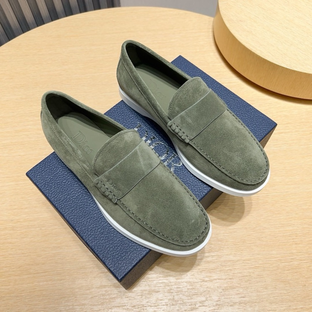 NO:931024,Actual price [DIOR] Dior's new high-end slip-on shoes, exclusive and hot-selling, are very comfortable on the feet and fine workmanship. The material is made of original frosted cowhide and high-quality cowhide lining + the original wear-resistant outsole. It has high-end and comfortable features. It is purely handmade to create the perfect shoe that suits you best. Size 38–45, dior, dior, cowhide19860909实价【DIOR】迪奥高端新款套脚鞋独家爆款现货上脚非常舒适 做工精细 材质选用原版磨砂牛皮优质牛皮内里+原版耐磨大底特点高档舒适 纯手工制作 打造最适合您的的完美鞋履.码数38–45,,dior,dior,cowhide,Men's shoes