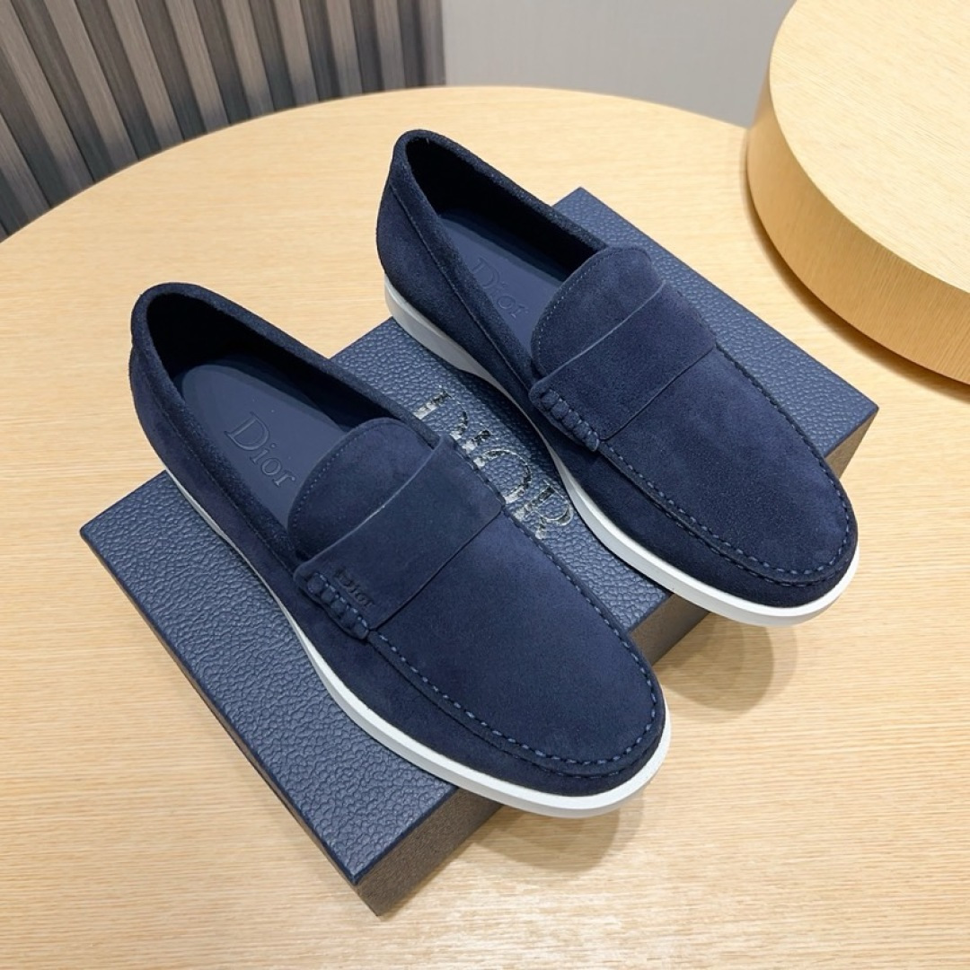 NO:931035,Actual price [DIOR] Dior's new high-end slip-on shoes, exclusive and hot-selling, are very comfortable on the feet and fine workmanship. The material is made of original frosted cowhide and high-quality cowhide lining + the original wear-resistant outsole. It has high-end and comfortable features. It is purely handmade to create the perfect shoe that suits you best. Size 38–45, dior, dior, cowhide19860909实价【DIOR】迪奥高端新款套脚鞋独家爆款现货上脚非常舒适 做工精细 材质选用原版磨砂牛皮优质牛皮内里+原版耐磨大底特点高档舒适 纯手工制作 打造最适合您的的完美鞋履.码数38–45,,dior,dior,cowhide,Men's shoes