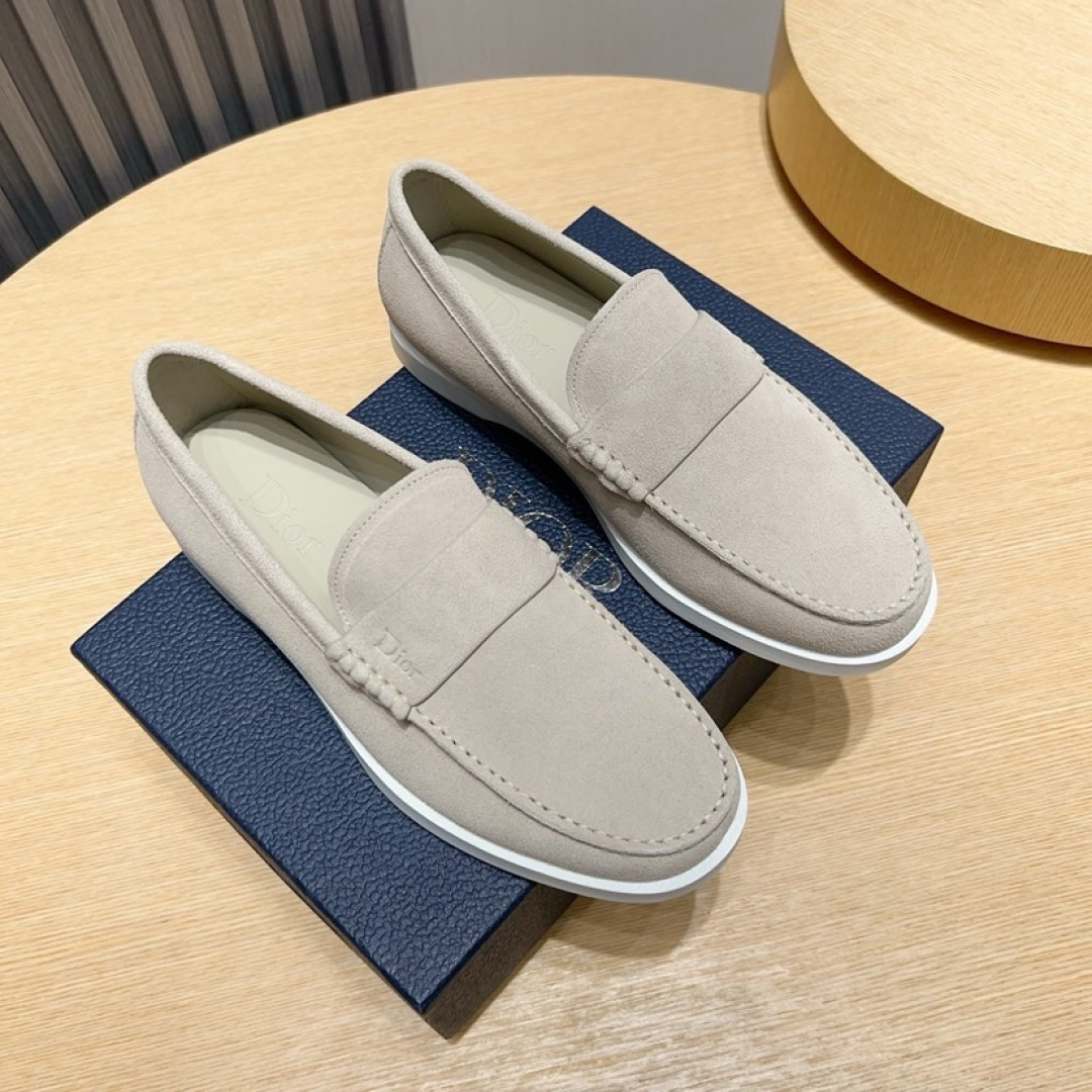 NO:931046,Actual price [DIOR] Dior's new high-end slip-on shoes, exclusive and hot-selling, are very comfortable on the feet and fine workmanship. The material is made of original frosted cowhide and high-quality cowhide lining + the original wear-resistant outsole. It has high-end and comfortable features. It is purely handmade to create the perfect shoe that suits you best. Size 38–45, dior, dior, cowhide19860909实价【DIOR】迪奥高端新款套脚鞋独家爆款现货上脚非常舒适 做工精细 材质选用原版磨砂牛皮优质牛皮内里+原版耐磨大底特点高档舒适 纯手工制作 打造最适合您的的完美鞋履.码数38–45,,dior,dior,cowhide,Men's shoes
