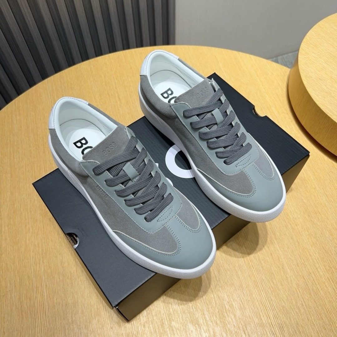 NO:931080,Real price [BOSS] New original men's sports shoes. The new model of the well-known sports brand is grandly launched. It is shipped with a luxurious and high-end design. The upper is made of original first-layer cowhide (sheepskin foot pads). Lightweight rubber outsole. Light luxury style, breathable upper and not stuffy, simple and elegant, comfortable and trendy on the foot. Size38-44 (customized for 45, non-refundable),, sneakers, cowhide, sheepskin19860909实价【BOSS】新款原版男仕运动鞋 知名运动品牌新款隆重上市 以奢华高端设计出货 鞋面选用原版头层牛皮制成（羊皮垫脚） 轻质橡胶大底.轻奢风格,鞋面透气不闷脚,简约大气,上脚舒适富有潮流感.Size38-44（45定做不退换）,,sneakers,cowhide,sheepskin,Men's shoes