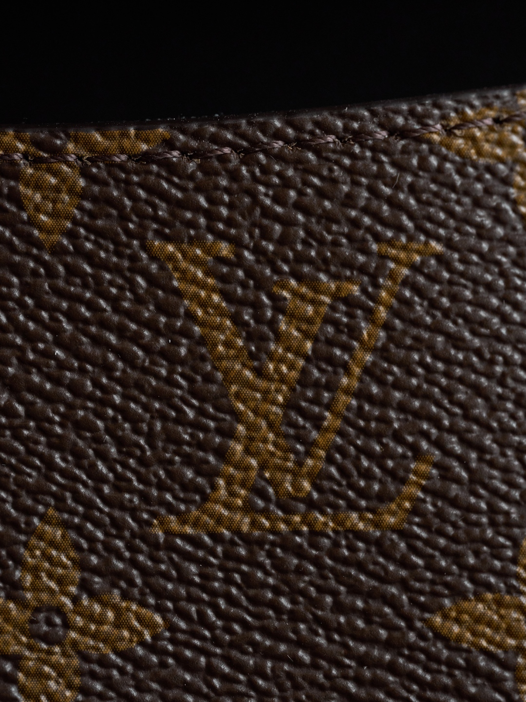 LOUIS VUITTON Nano Diane Bag M83298, Premium Leather, Gold Hardware 6 cmp i1748590261227 5940 0 4