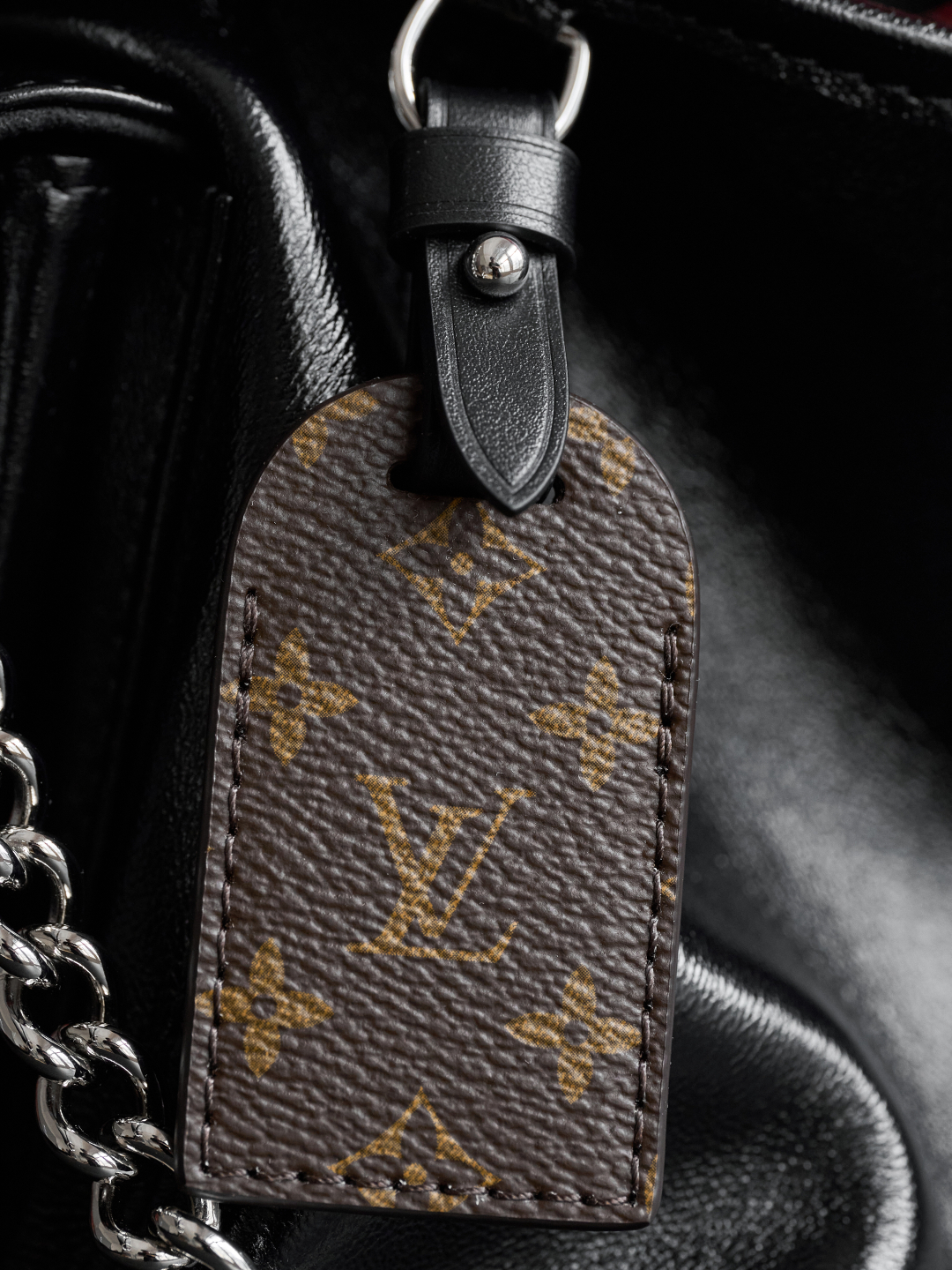 Louis Vuitton Carryall Cargo Handtas M24861 - Exclusieve Details en Hoogwaardige Materialen