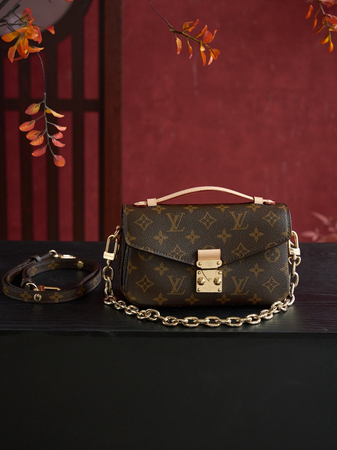 Louis Vuitton Pochette Métis East West Monogram Handtas - Tijdloze Elegantie