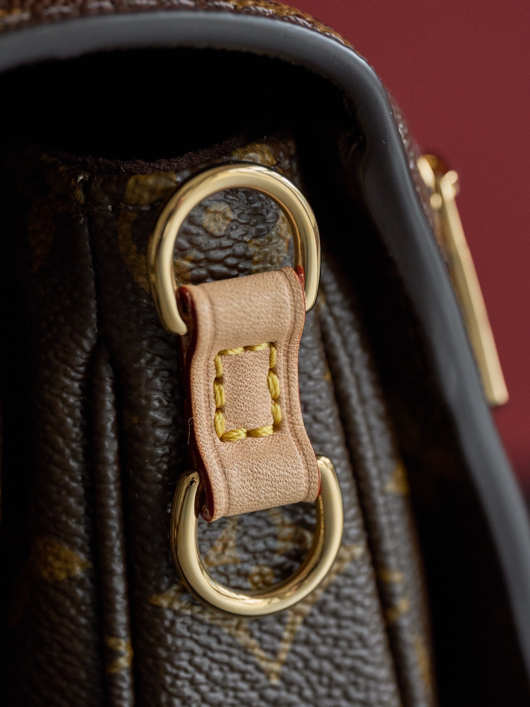 Louis Vuitton Pochette Métis East West Handbag - Monogram Canvas, Gold Hardware 6 cmp i1748777341394 1475 0 4