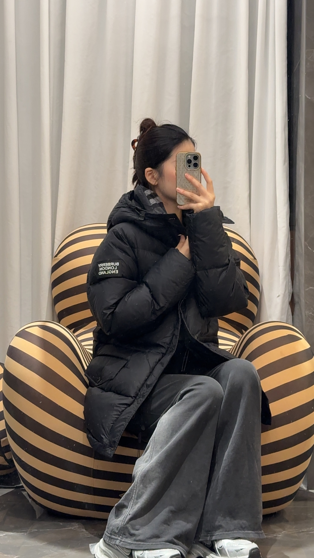 ❤️

Burberry长款纯黑～巨保暖