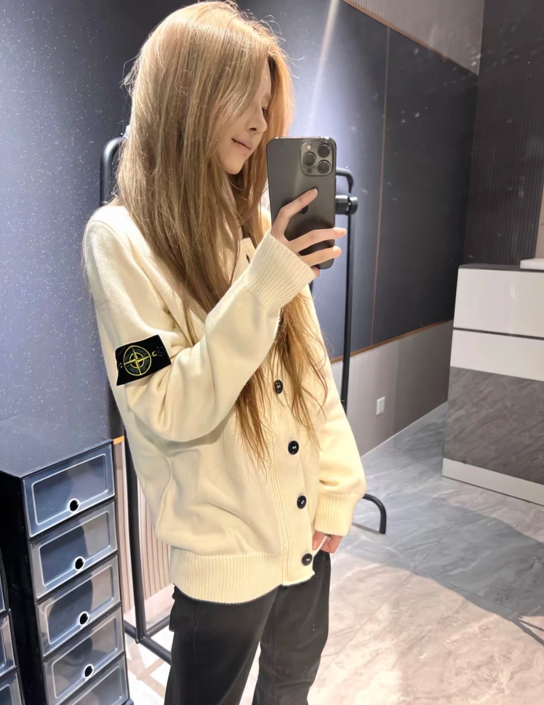 𝐖𝐡𝐢𝐭𝐞
𝐖𝐡𝐢𝐭𝐞

真的是肉眼可见的柔软高级
一整个高级感 
减龄又时髦